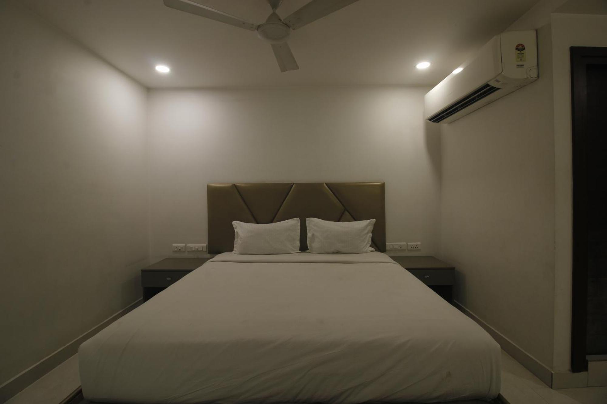 Hotel Ssr Grand Hajdarabad Zewnętrze zdjęcie